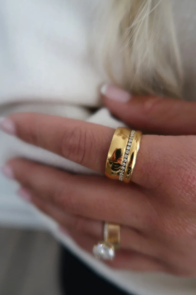 The Misty Gold Rhinestone Ring