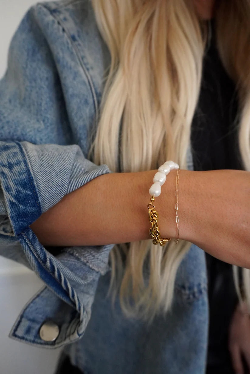 The Willow Gold Pearl Bracelet