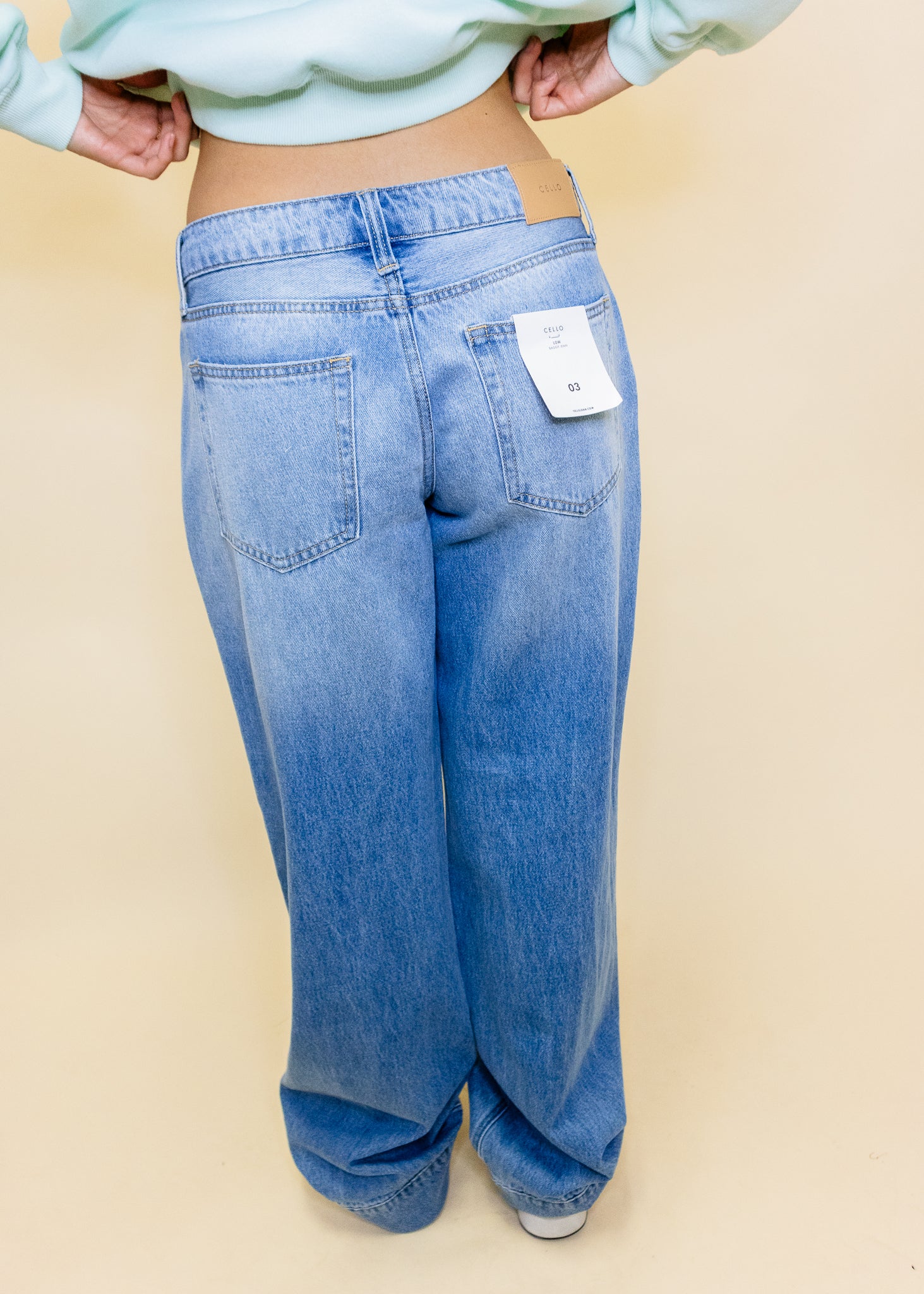 Light Low Baggy Cuff Jeans